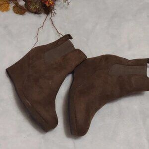 Women's boots size 8.5